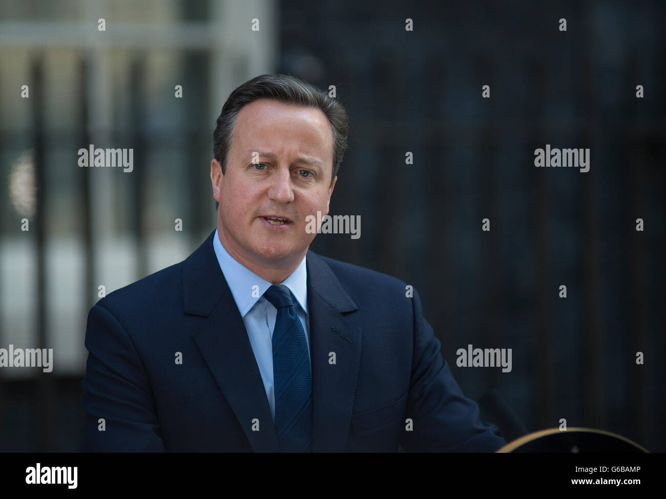 A Downing Street, Londra, Regno Unito. Il 24 giugno 2016. Il PM David Cameron annuncia la sua decisione di passaggio verso il basso dalla leadership prima di ottobre 2016 alla luce dell'UE esito del referendum. Credito: Malcolm Park editoriale/Alamy Live News. Foto Stock