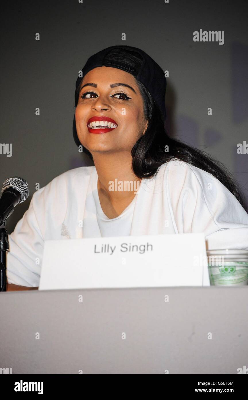 Anaheim, CA. Il 23 giugno, 2016. Lilly Singh di presenze per 7 VIDCON annuale 2016, l'Anaheim Convention Center di Anaheim CA, 23 giugno 2016. © Elizabeth Goodenough/Everett raccolta/Alamy Live News Foto Stock