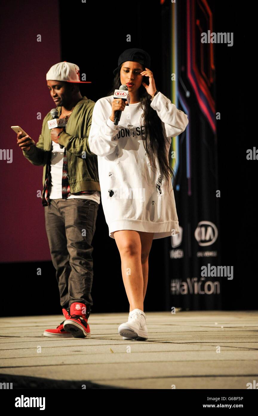 Anaheim, CA. Il 23 giugno, 2016. Lilly Singh di presenze per 7 VIDCON annuale 2016, l'Anaheim Convention Center di Anaheim CA, 23 giugno 2016. © Elizabeth Goodenough/Everett raccolta/Alamy Live News Foto Stock