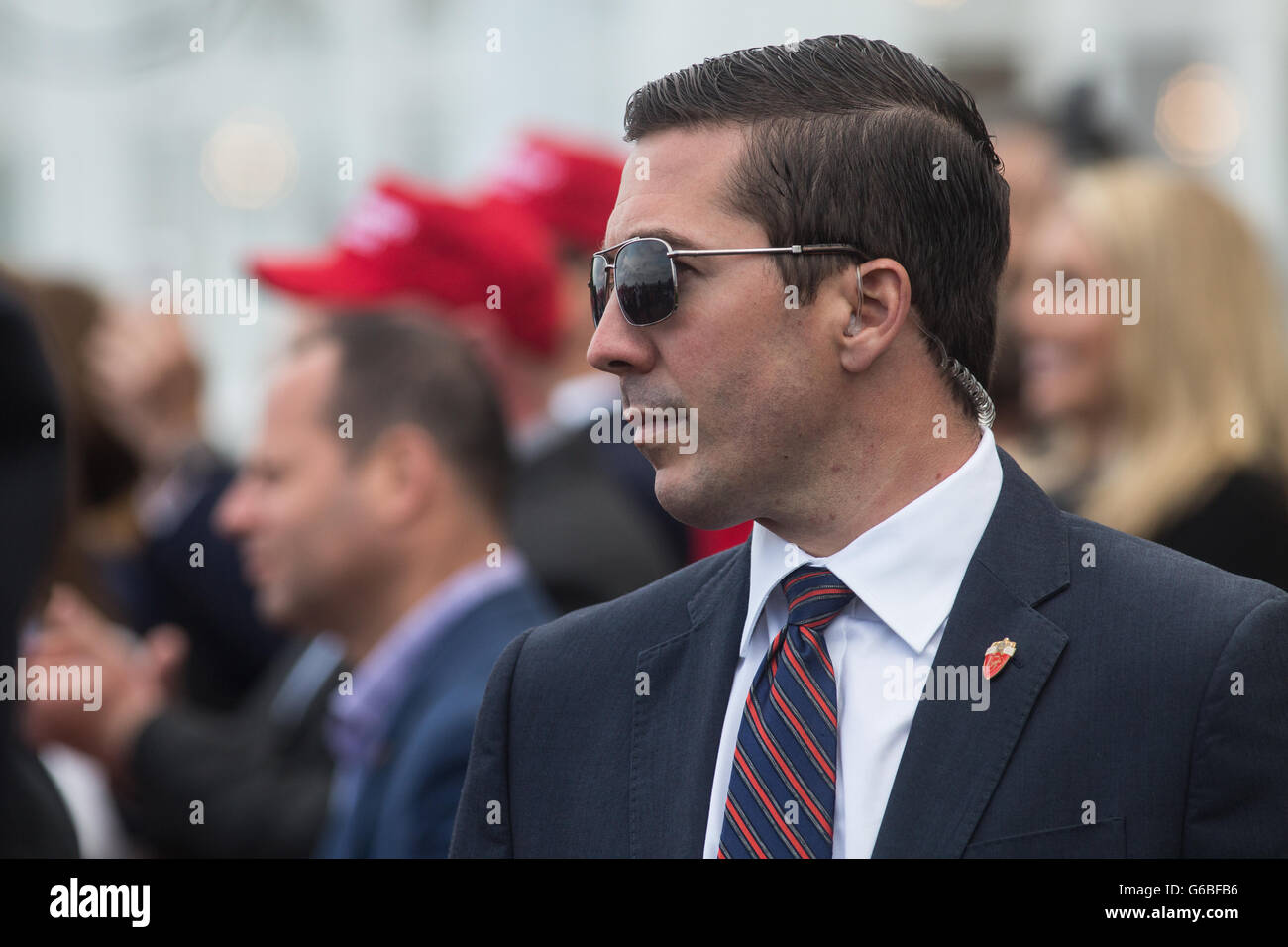 American Secret Service Security per Repubblica presidenziale nominee Donald Trump, a sua Turnberry Golf, a Turnberry, Scozia, il 24 giugno 2016. Foto Stock