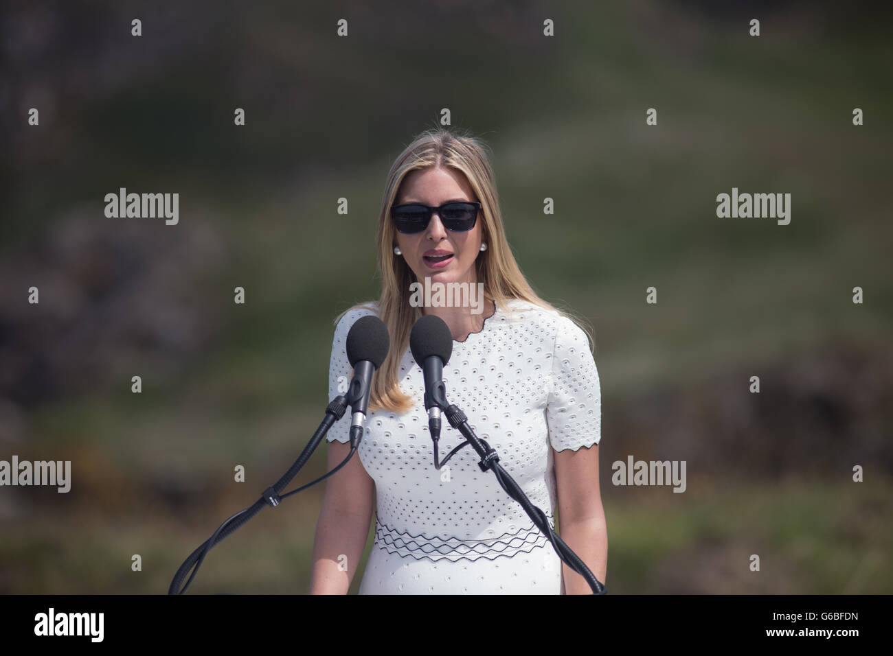 Repubblica presidenziale nominee Donald Trump tiene una conferenza stampa sul nono foro tee, con i membri della sua famiglia Don, Eric e Ivanka, a sua Trump Turnberry Golf, a Turnberry, Scozia, il 24 giugno 2016. Foto Stock