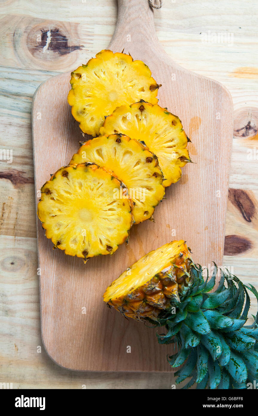 Ananas a fette Foto Stock