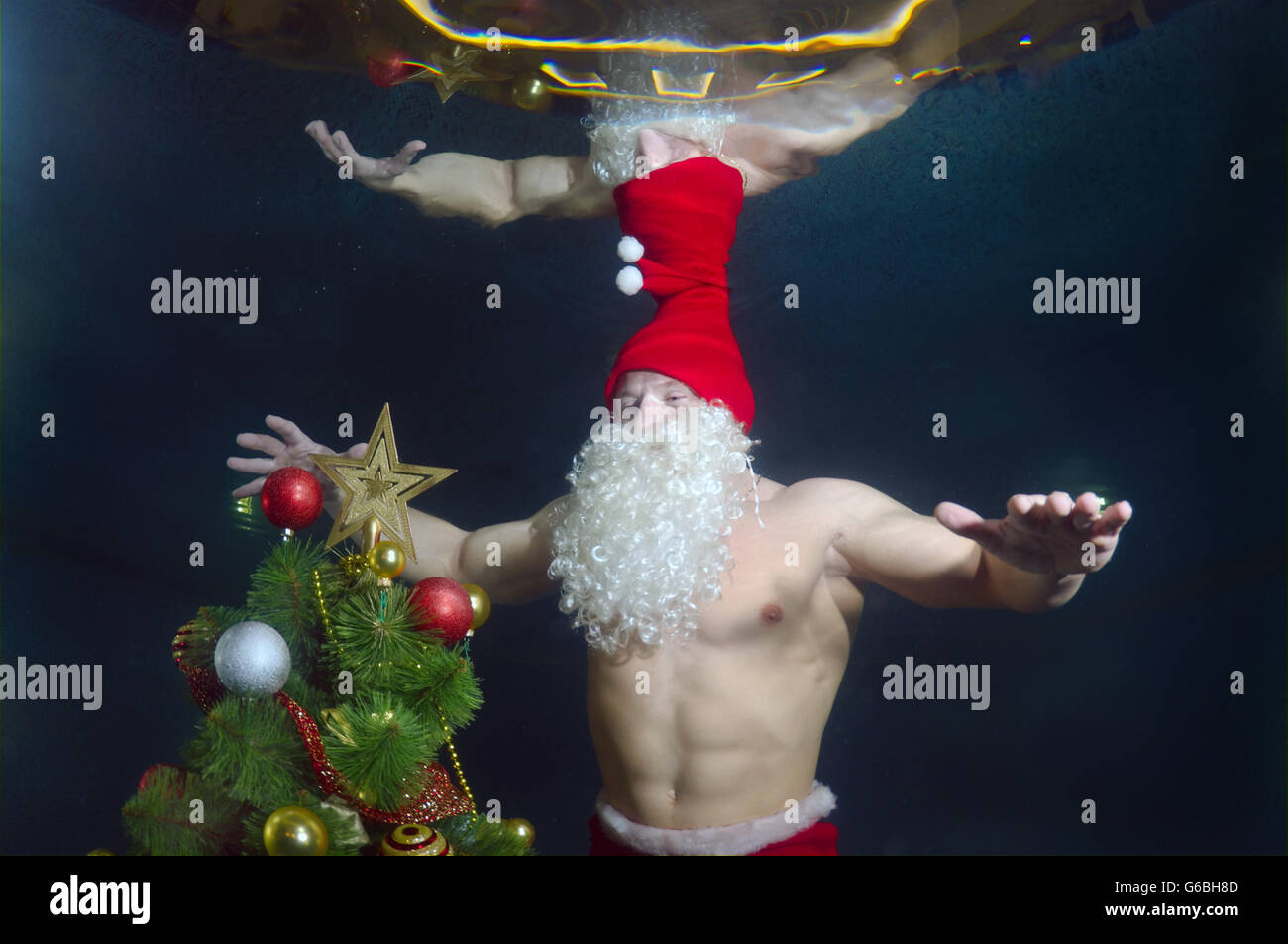 3 marzo 2016 - Odessa, Ucraina - Underwater Santa Claus in piscina (credito Immagine: © Andrey Nekrasov/ZUMA filo/ZUMAPRESS.com) Foto Stock