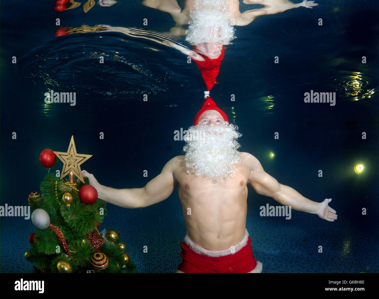 3 marzo 2016 - Odessa, Ucraina - Underwater Santa Claus in piscina (credito Immagine: © Andrey Nekrasov/ZUMA filo/ZUMAPRESS.com) Foto Stock