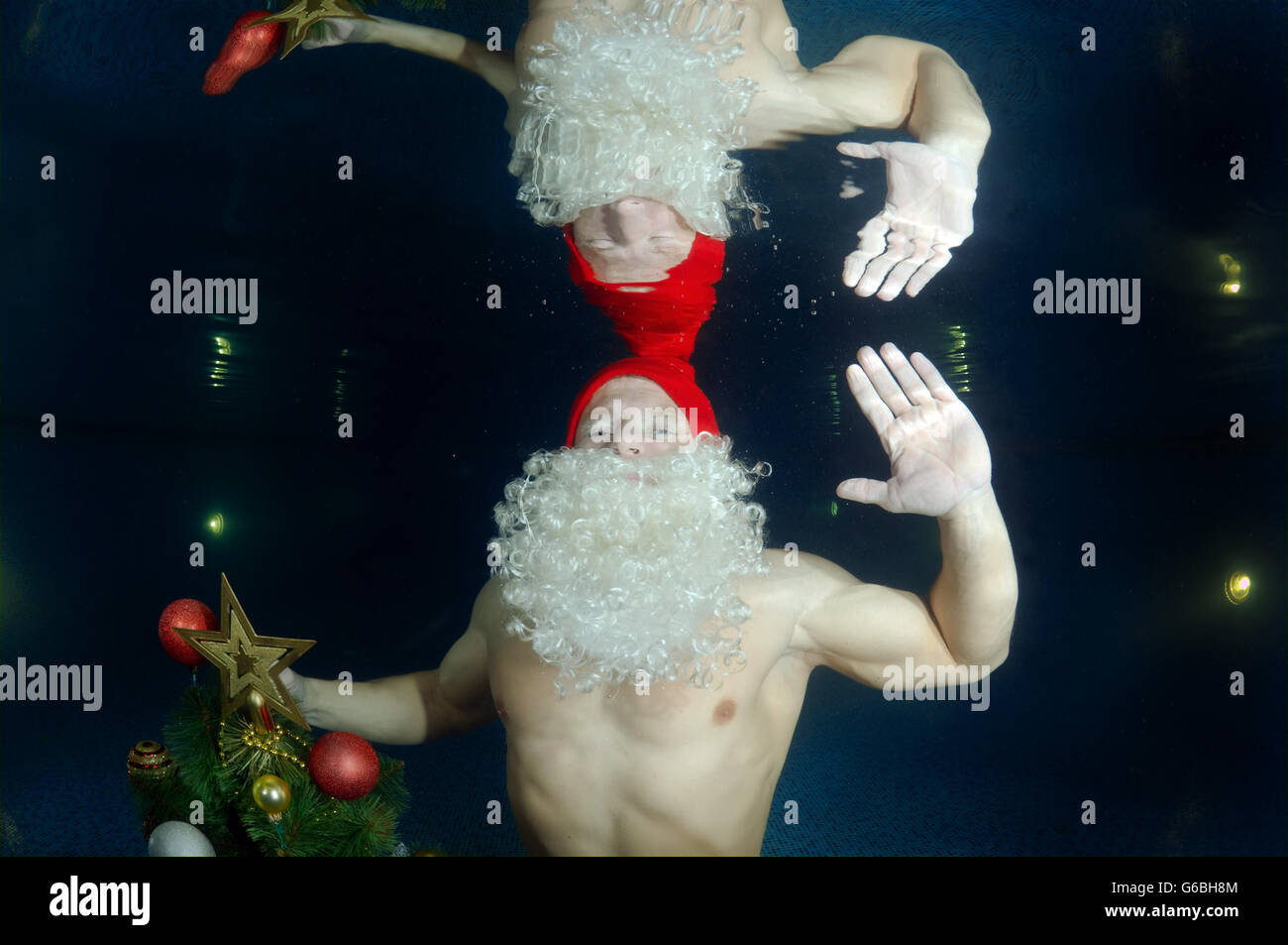 3 marzo 2016 - Odessa, Ucraina - Underwater Santa Claus in piscina (credito Immagine: © Andrey Nekrasov/ZUMA filo/ZUMAPRESS.com) Foto Stock