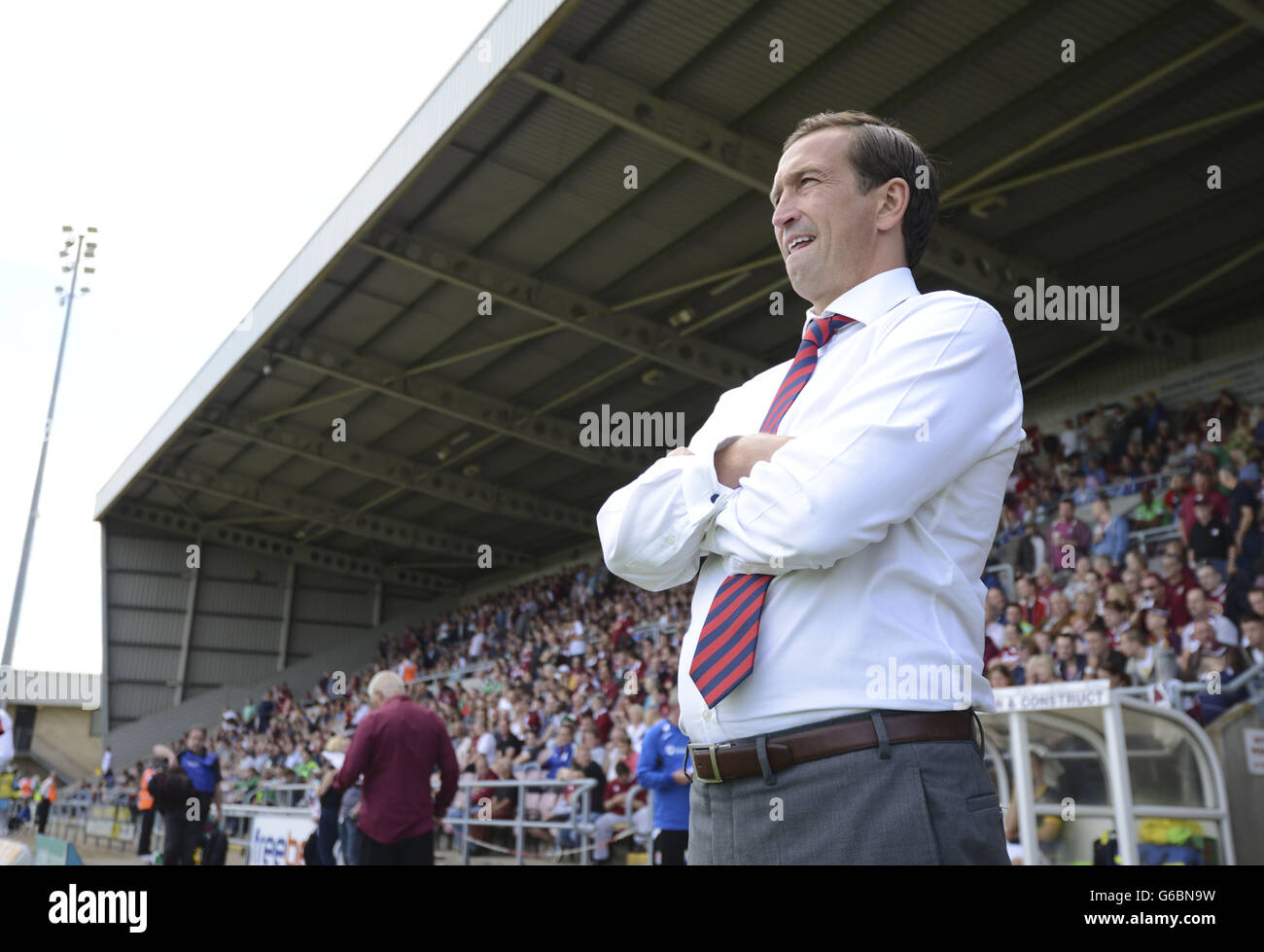 Justin Edinburgh, responsabile della contea di Newport, durante la partita Sky Bet League Two al Sixfields Stadium, Northampton. Foto Stock