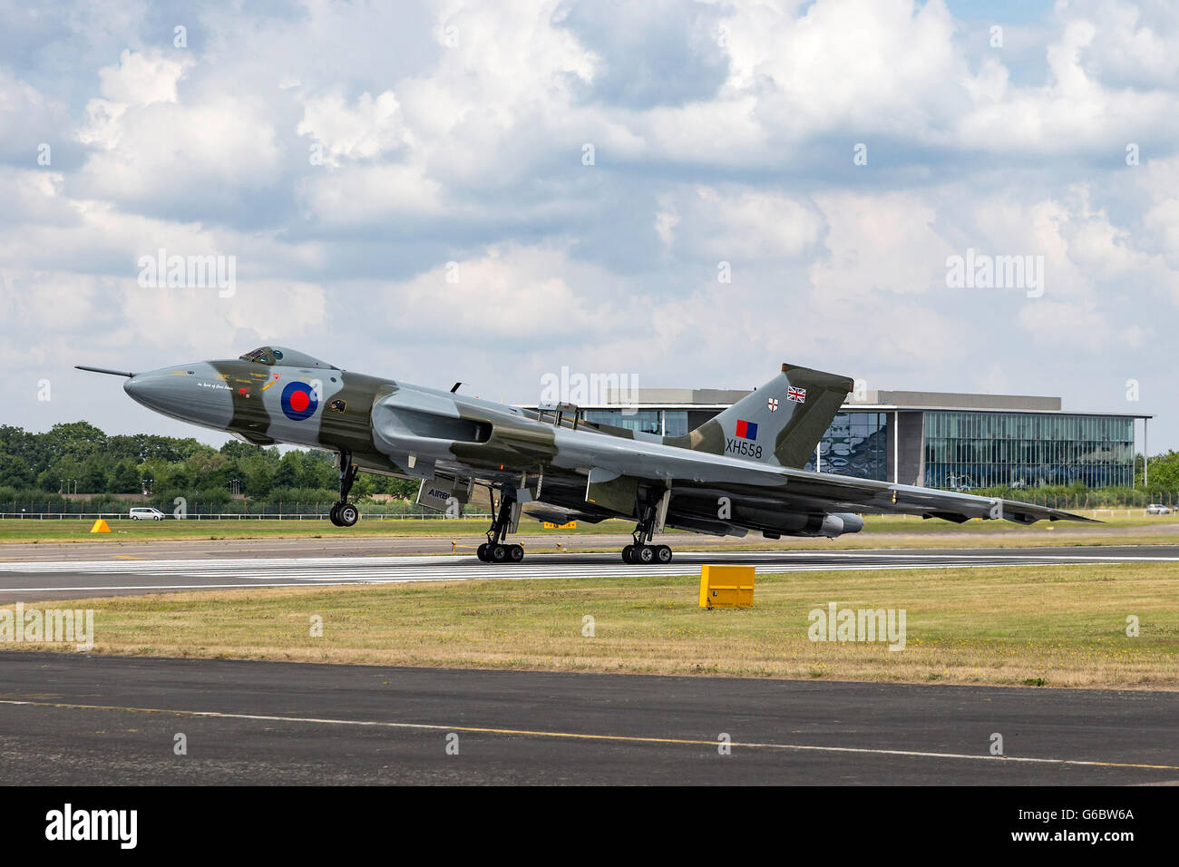 Ex Royal Air Force Avro Vulcan bomber xh558 dalla Vulcan al cielo la fiducia al Farnborough Airshow internazionale Foto Stock
