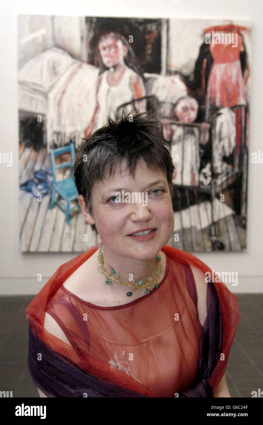 Shani Rhys James e la sua pittura 'la culla nera', Shani è stato insignito del premio di pittura di Jerwood, che è accompagnato da un assegno 30,000. Il premio Jerwod Painting mira a identificare, celebrare ed evidenziare la gamma di eccellenza e immaginazione nella pittura nel Regno Unito. * rimane il premio singolo più prezioso assegnato nel Regno Unito ed è assegnato ad un artista che è creduto dalla giuria per dimostrare l'eccellenza e l'originalità nella pittura. Foto Stock