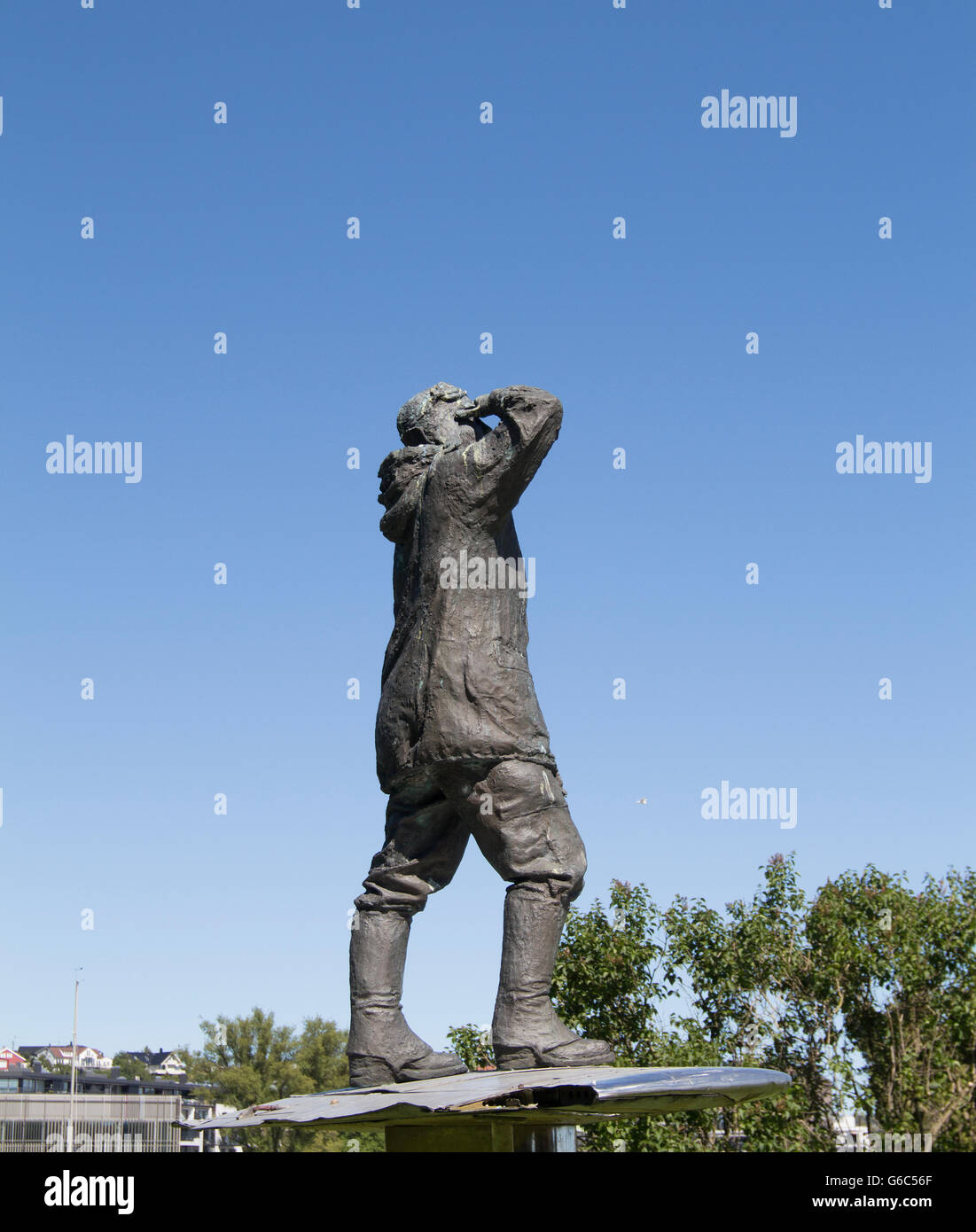 Statua commemorativa di Bernt Balchen, norvegese-nato (ma anche più tardi un cittadino degli Stati Uniti) Pioneer aviatore polare, Kristiansand, Norvegia Foto Stock
