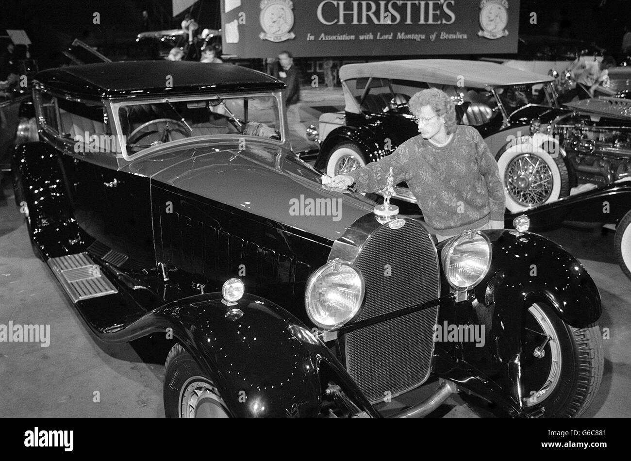La 1931 Type 41 Bugatti Royale, la Kellner Caoch, che è destinato a diventare la più costosa auto d'epoca mai, è dato un finale di smalto alla Royal Albert Hall di Londra. Si prevede che la monster car si attesti tra i 5 e i 7 milioni di euro, quando l'itis all'asta da parte di Christie's. È in vendita dal Briggs Cunningham Automotive Museum of California. Foto Stock