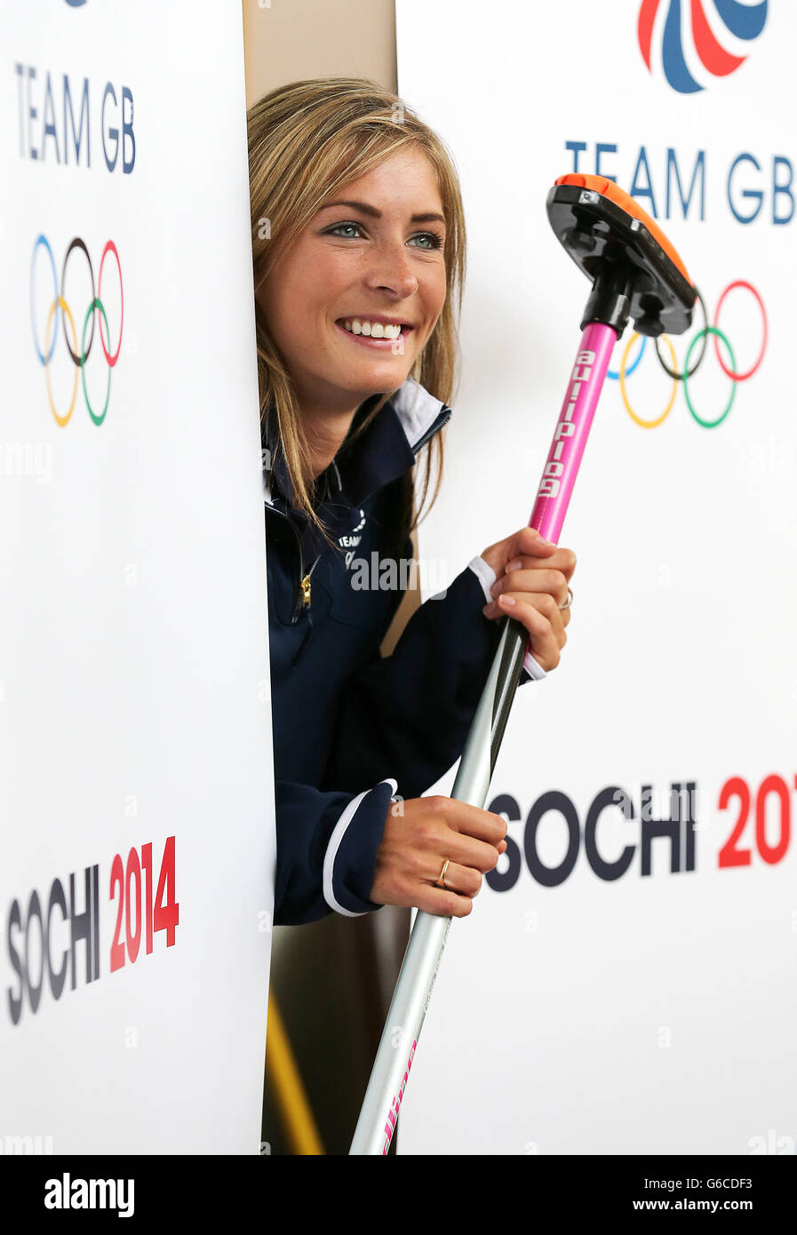 Curler Eve Muirhead dopo essere stato nominato nella squadra olimpica invernale per Sochi dopo durante una conferenza stampa al Braehead Curling Rink, Glasgow. Foto Stock