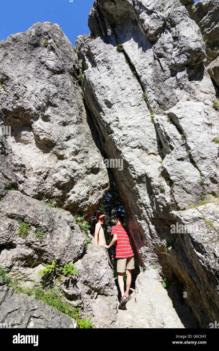 Matterhörndl rocce nel parco naturale Föhrenberge, 2 bambini, mödling, Austria, Niederösterreich, Bassa Austria, Wienerwald, V Foto Stock