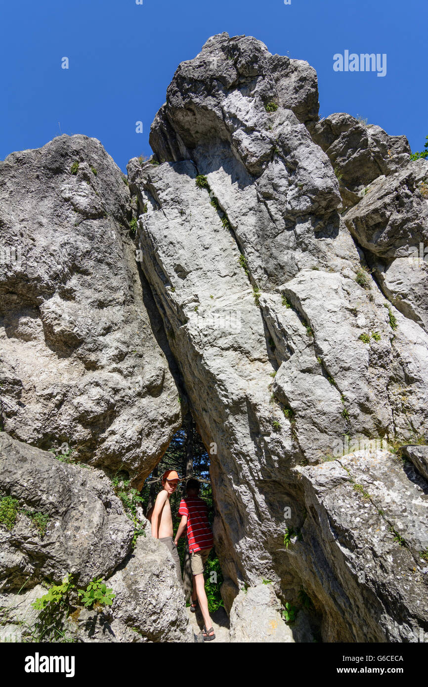 Matterhörndl rocce nel parco naturale Föhrenberge, 2 bambini, mödling, Austria, Niederösterreich, Bassa Austria, Wienerwald, V Foto Stock