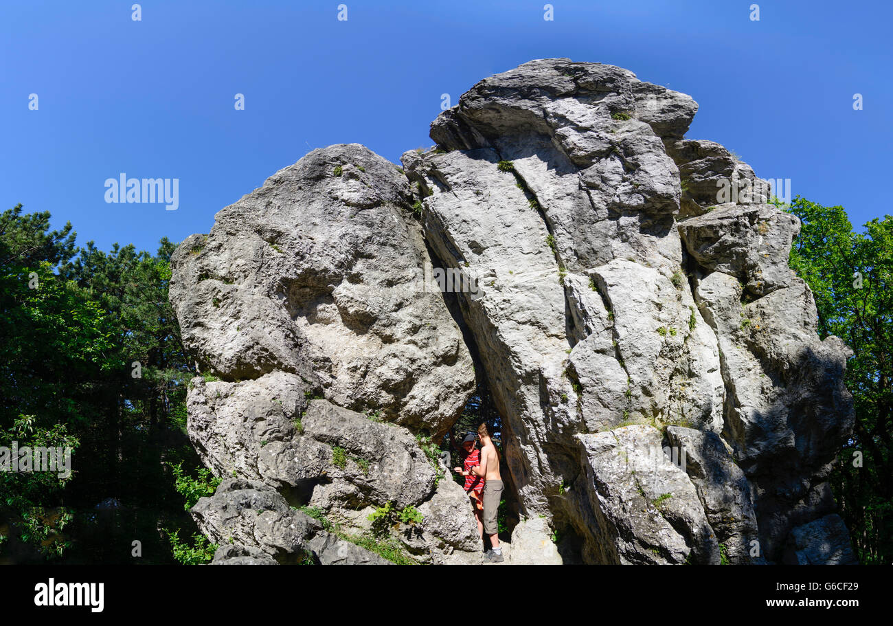 Matterhörndl rocce nel parco naturale Föhrenberge, 2 bambini, mödling, Austria, Niederösterreich, Bassa Austria, Wienerwald, V Foto Stock