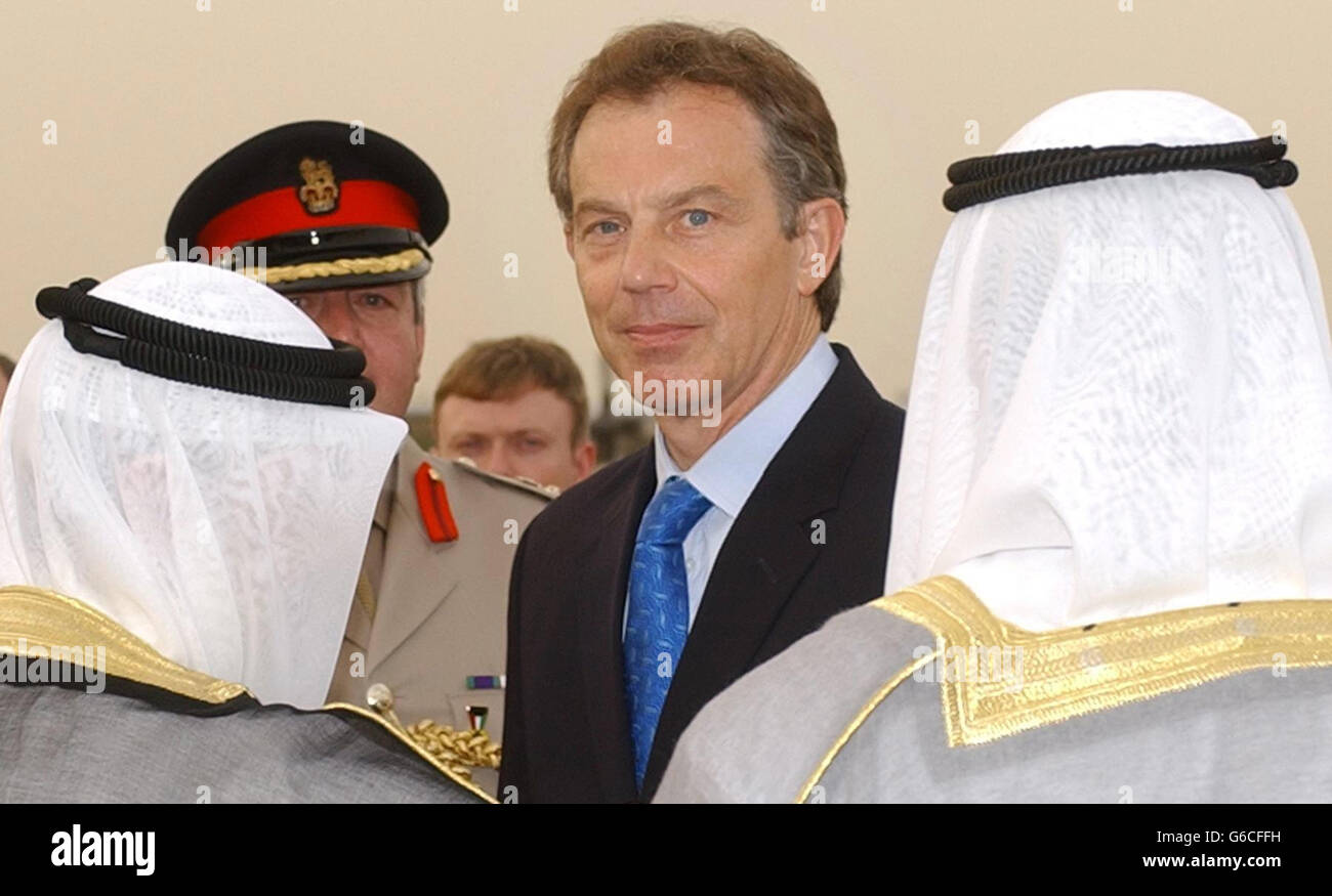 Il primo Ministro Tony Blair arriva in Kuwait per colloqui con il Principe ereditario e l'Emiro. Foto Stock