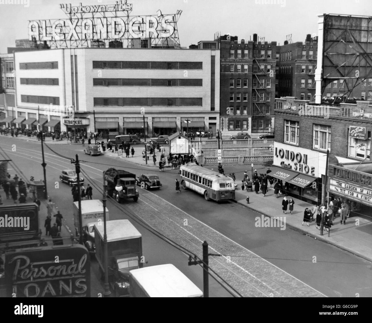 1940s ALEXANDER'S DEPARTMENT STORE NEL CENTRO COMMERCIALE DI GIUNZIONE FORDHAM ROAD BRONX NEW YORK CITY USA Foto Stock