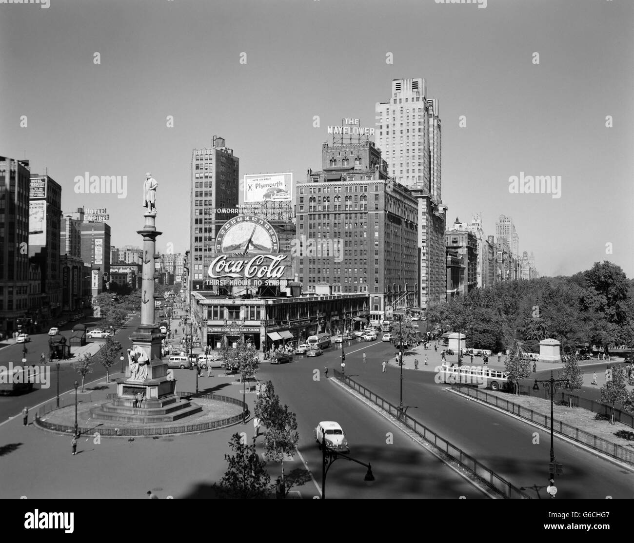 Anni Cinquanta COLUMBUS CIRCLE GUARDANDO A NORD MANHATTAN NEW YORK CITY USA Foto Stock