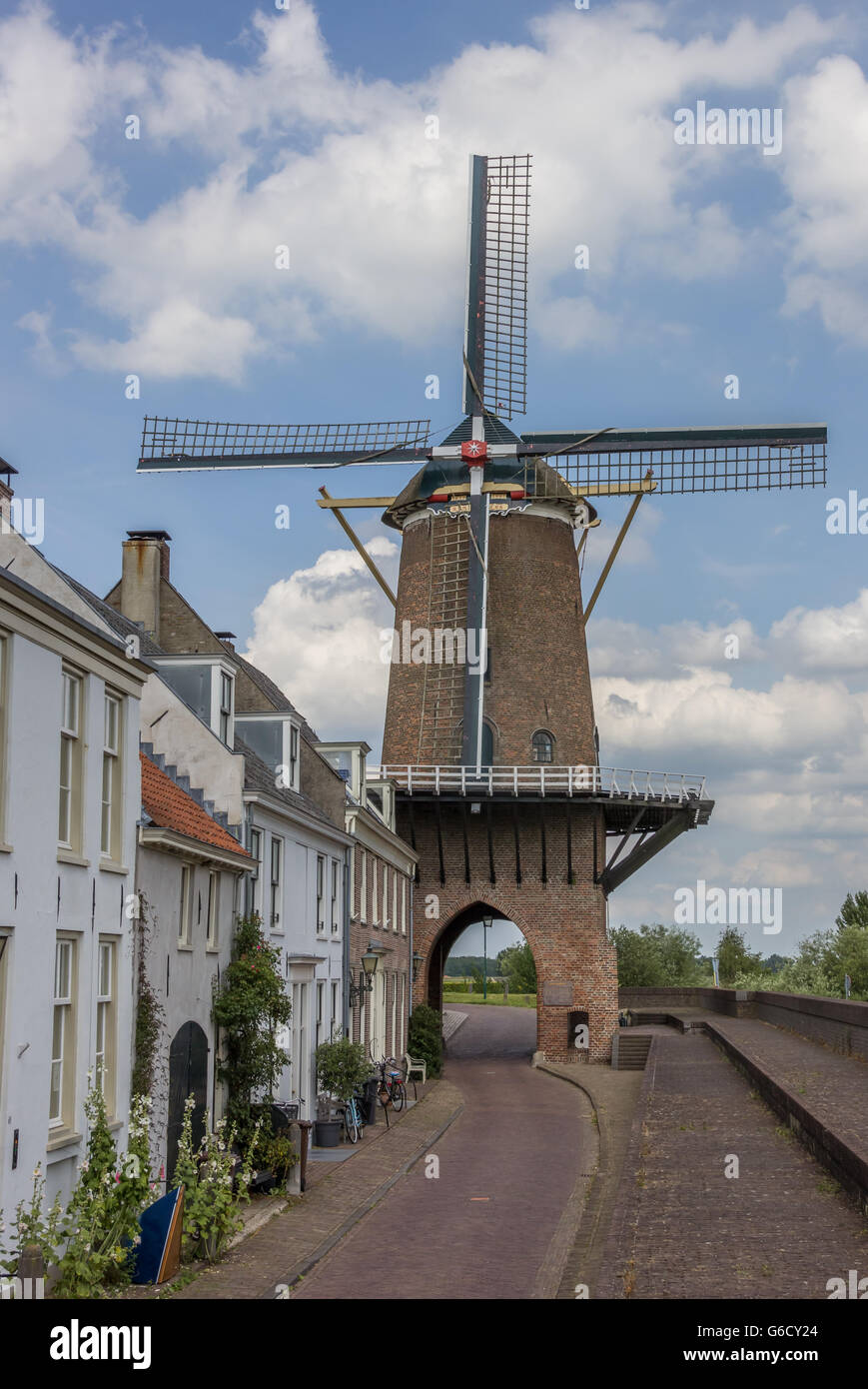 Vecchio mulino a vento nel centro storico di Wijk bij Duurstede, Olanda Foto Stock