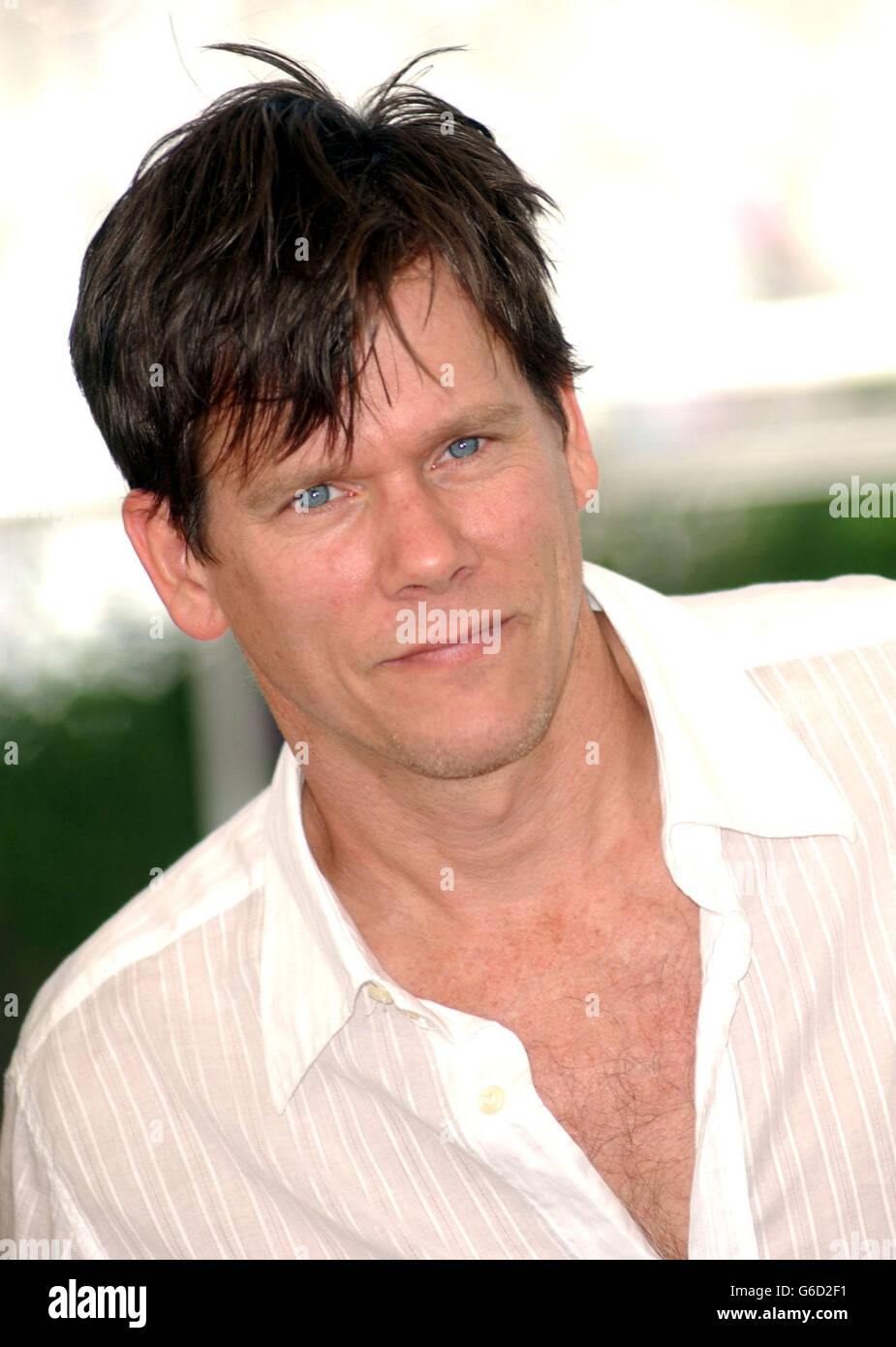 L'attore Kevin Bacon si pone per i fotografi durante una fotocellula per il suo nuovo film 'Fiume Mistico' al Palais des Festival durante il 56° Festival del Cinema di Cannes, in Francia. Foto Stock