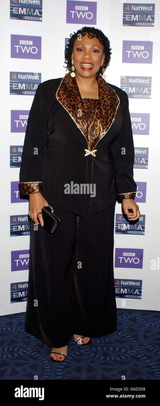 Yolanda King, il figlio maggiore del leader dei diritti civili Dr. Martin Luther King Jr, arriva per il Natwest EMMA 2003 (Ethnic Multicultural Media Academy) Awards , tenuto al Grosvenor House Hotel on Park Lane, nel centro di Londra. Foto Stock