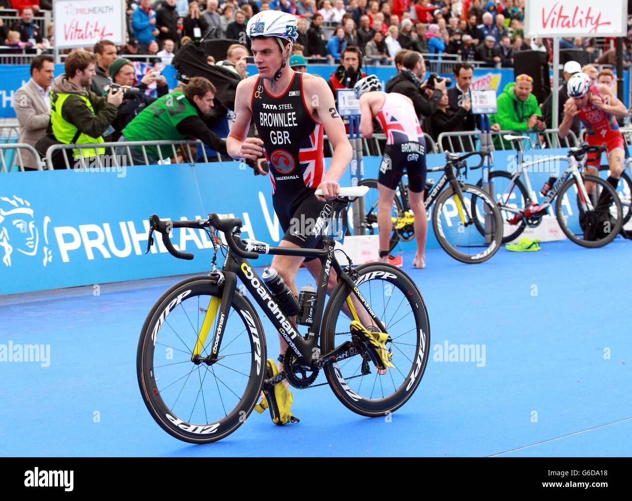 Atletica - PruHealth World Triathlon - Elite Men Race Day - Hyde Park. Alistair Brownlee (a sinistra) durante il Triathlon Elite Mens PruHealth World a Hyde Park, Londra. Foto Stock