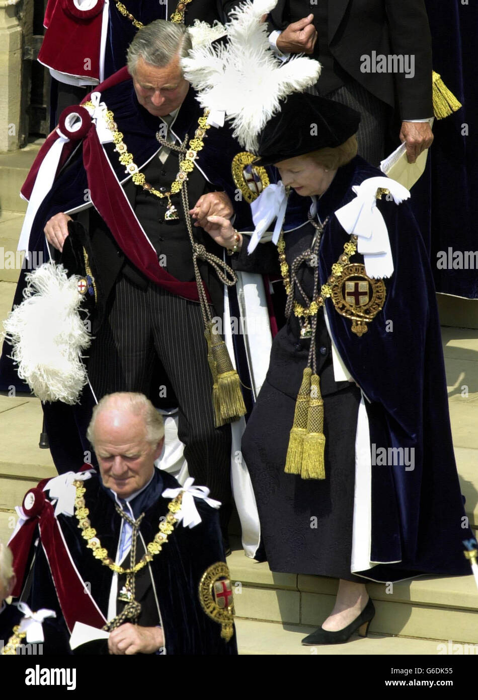 Lady Thatcher e la Regina durante la cerimonia annuale della processione del Garter al Castello di Windsor. Il Garter è il più alto onore della Gran Bretagna conferito dalla Regina agli uomini e alle donne per i risultati e il servizio eccezionali alla nazione. Foto Stock