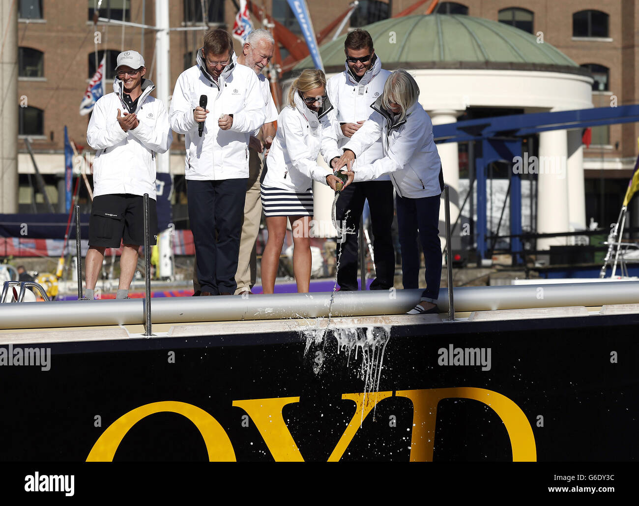 La cerimonia di denominazione del Henri Lloyd sponsorizzato Yacht '50 anni di spirito pionieristico' a St Katharine Docks, Londra. Foto Stock