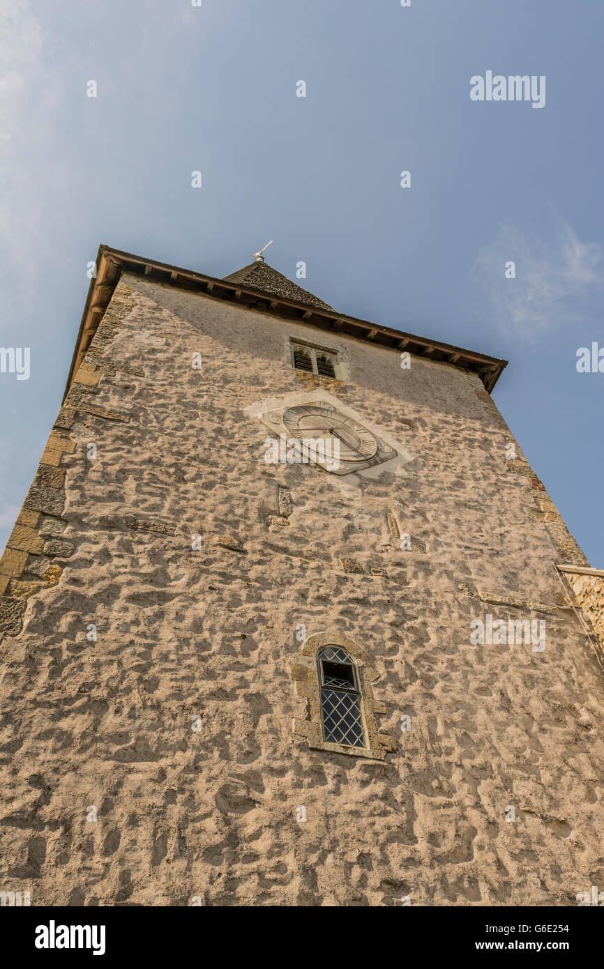 La torre della chiesa della Santa Trinità, Bosham, West Sussex, in Inghilterra, Regno Unito. Foto Stock