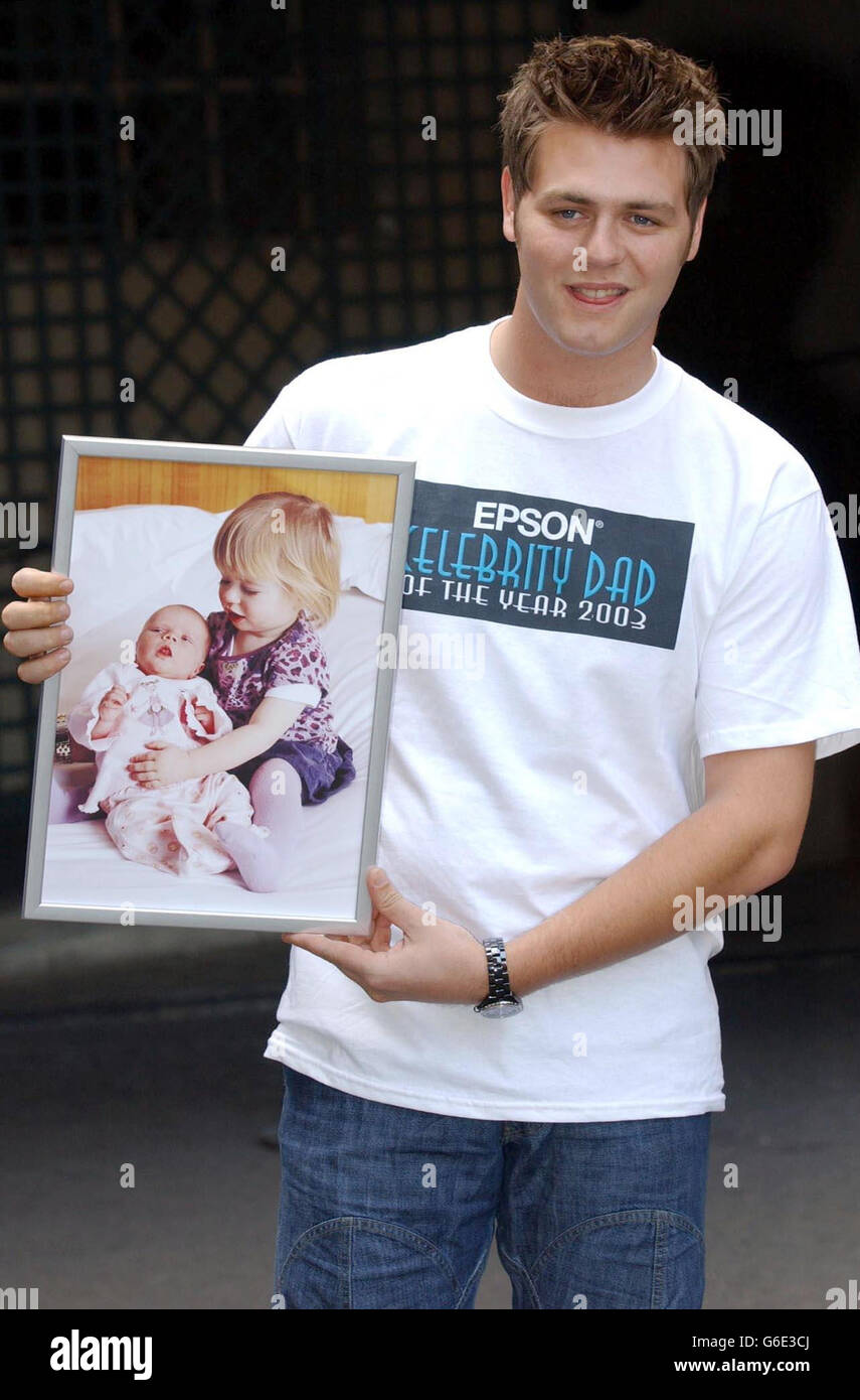 Bryan McFadden celeb papà dell'anno Foto Stock