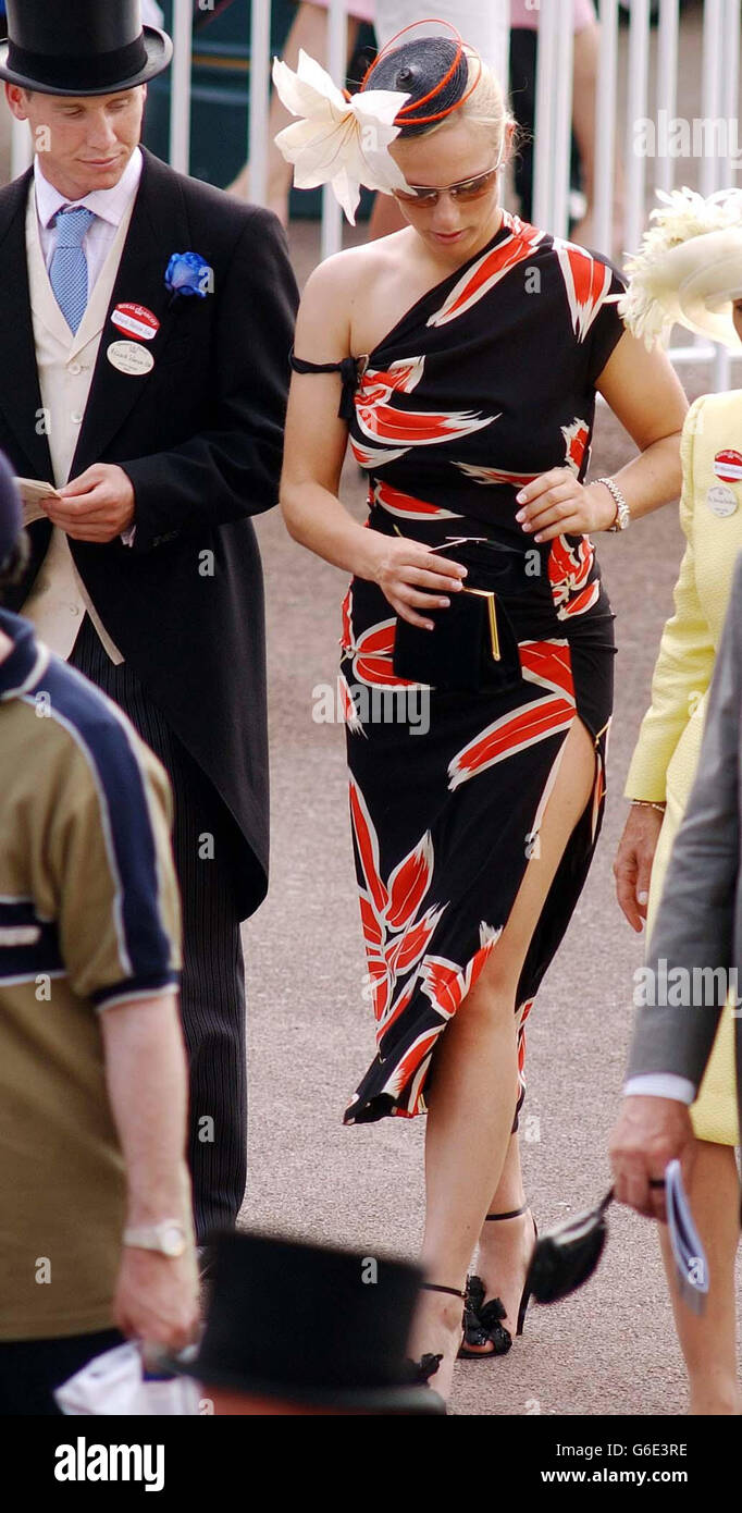 Zara Phillips, figlia della principessa reale, raffigurata mentre cammina  attraverso il recinto reale ad Ascot il primo giorno della riunione di  corsa di cavalli Royal Ascot, questo pomeriggio. * Zara, accompagnato dal