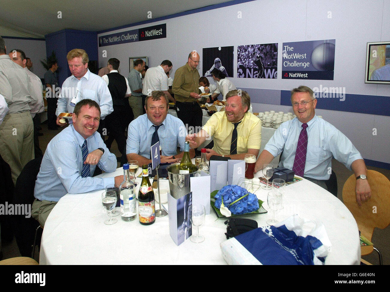 Ospitalità alla partita di cricket NatWest Challenge a Old Trafford, Manchester. Foto Stock