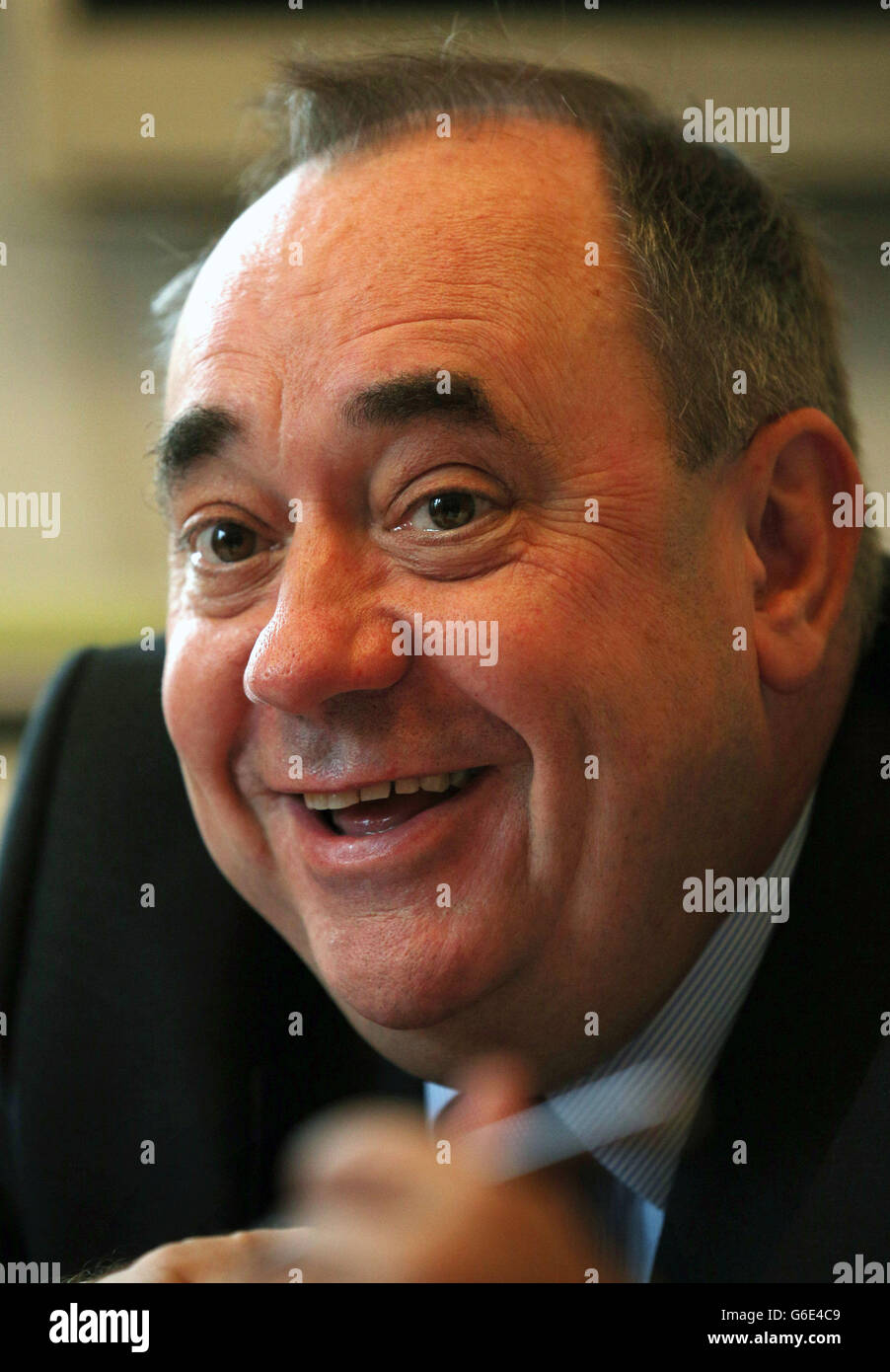 Il primo ministro scozzese Alex Salmond durante la sua visita alla Fondazione amici bambini malati cade nel centro di Edimburgo. Foto Stock