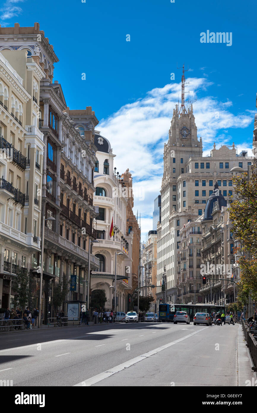 Maestosi edifici su Calle Gran Via a Madrid, Spagna Foto Stock
