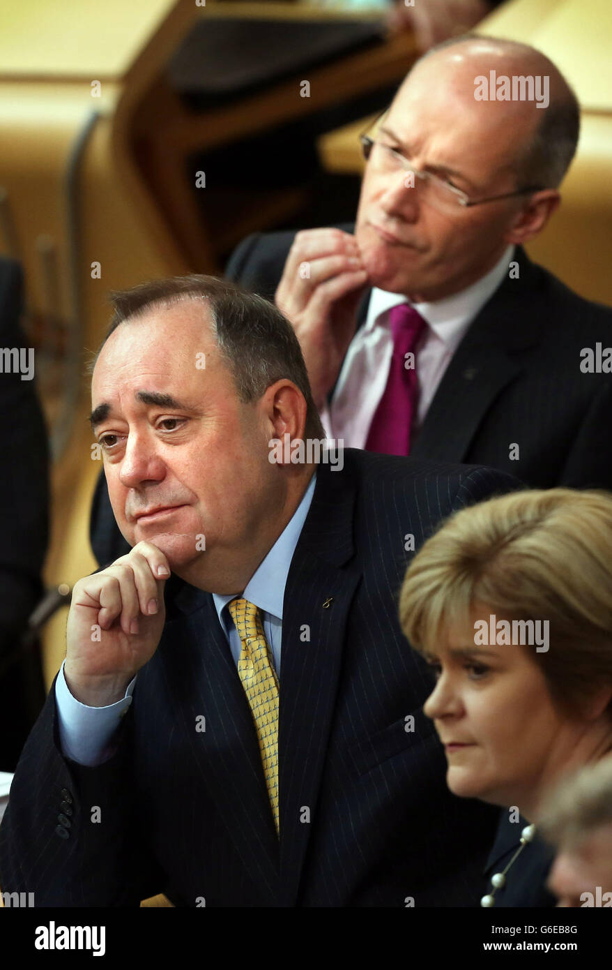 Primo ministro scozzese Alex Salmond durante il tempo delle interrogazioni al Parlamento scozzese di Edimburgo. Foto Stock
