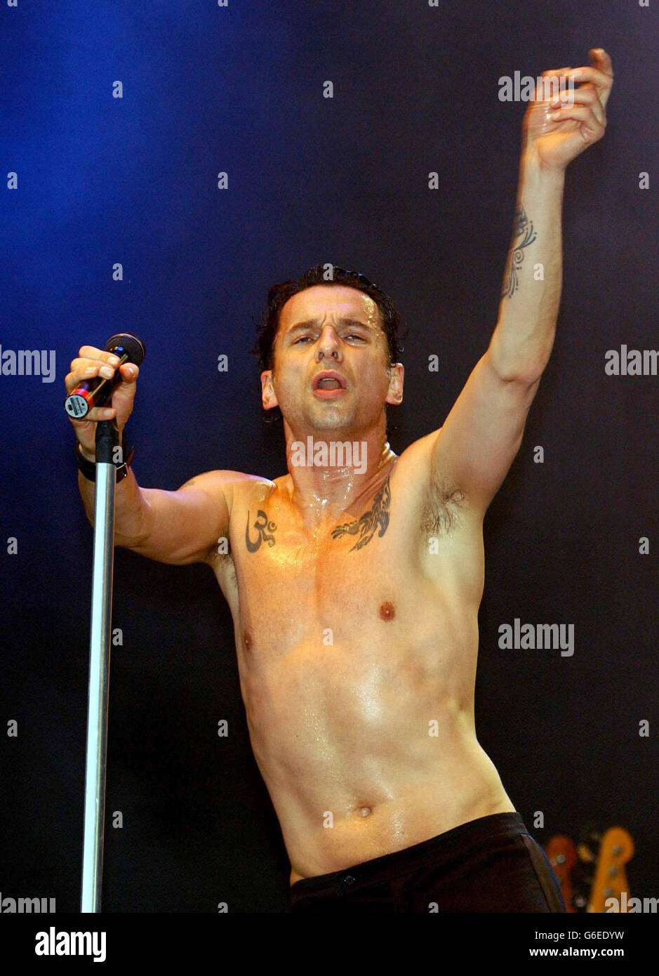 Dave Gahan, cantante di Depeche Mode, ha eseguito un set da solista sull'altro palco al Glastonbury Festival. Foto Stock