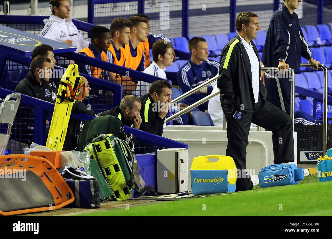 David Unsworth e Alan Stubbs di Everton guardano dalla linea di contatto. Foto Stock