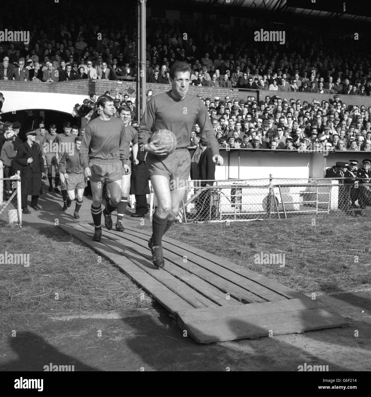 Calcio - fa Cup - Fifth Round - Chelsea / Shrewsbury Town - Stamford Bridge. Peter Broadbent, capitano della città di Shrewsbury. Foto Stock