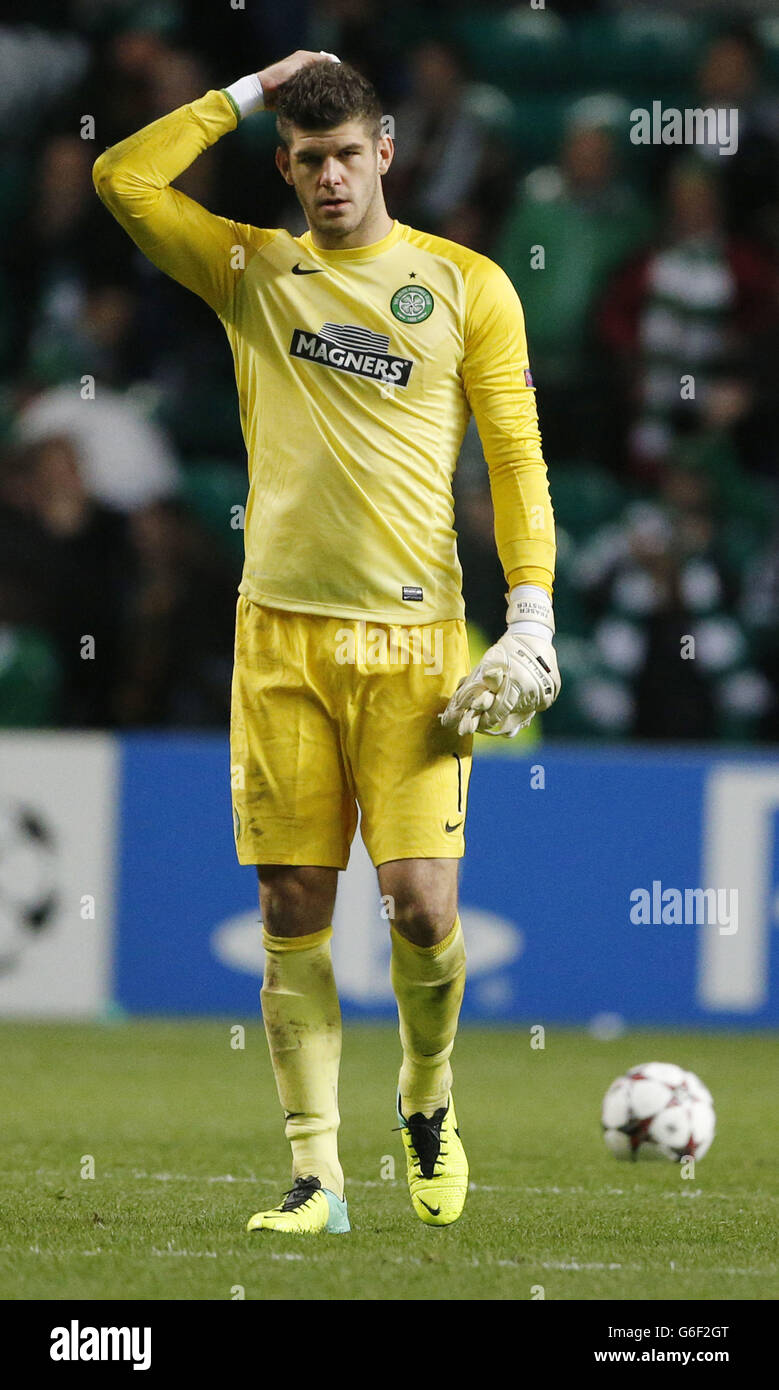 Calcio - UEFA Champions League - Gruppo H - Celtic / Barcellona - Celtic Park. Fraser Forster di Celtic sembra a tempo pieno sconvolta durante la partita della UEFA Champions League al Celtic Park di Glasgow. Foto Stock