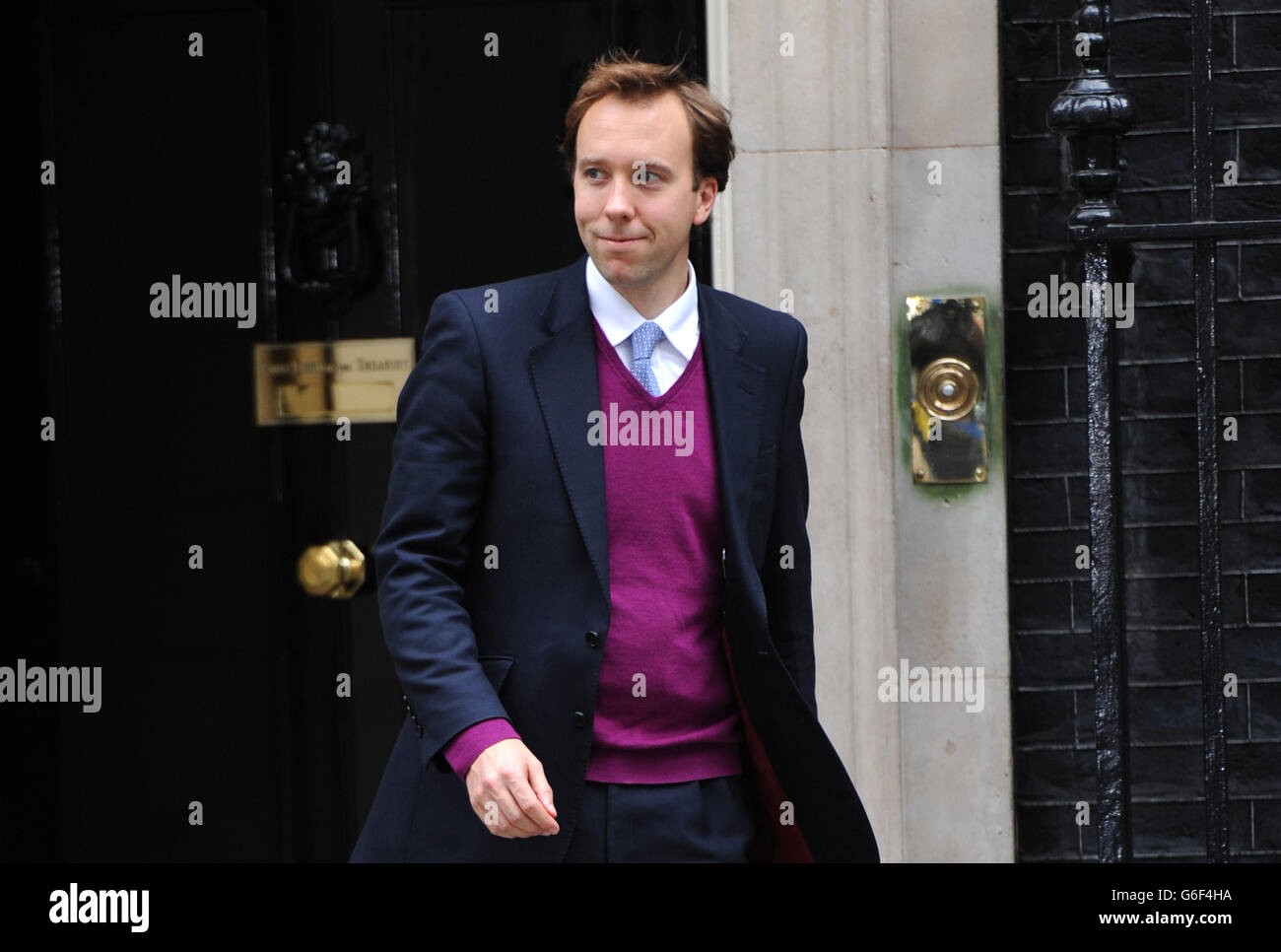 Matthew Hancock, deputato del West Suffolk, lascia 10 Downing Street, Londra, mentre il primo ministro David Cameron ha dato il via a un rimpasto di coalizione, con il segretario scozzese Michael Moore tra le vittime. Foto Stock