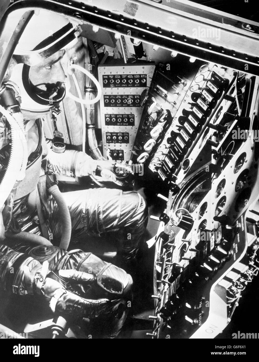 Il tenente-comandante Malcolm Scott Carpenter, ufficiale navale americano e ingegnere aeronautico che sostituirà il maggiore Donald Slayton come il prossimo uomo americano ad orbitare la Terra. Foto Stock