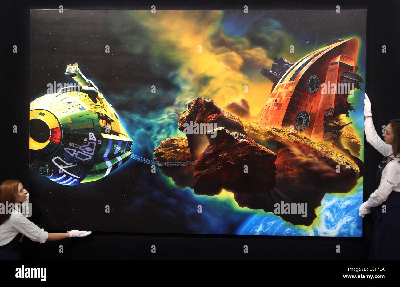 Glenn Brown's 'Ornamental Despair (Pittura per Ian Curtis) dopo Chris Foss', valutato a 2 - 3 milioni di dollari, che fa parte di un terzo di un miliardo di libbre di arte in mostra al Sotheby's Frieze Week Exhibition a Londra, presentando i momenti salienti delle loro vendite globali questa stagione. Foto Stock