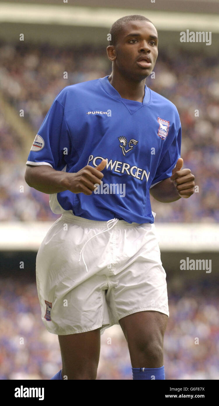 Darren si chinò in azione per Ipswich Town contro West Ham Utd nella loro partita Nationwide Division uno a Portman Road. . Foto Stock