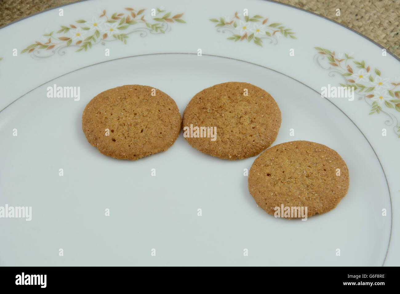 La miscela di zucchero e cannella i cookie su piastra Foto Stock