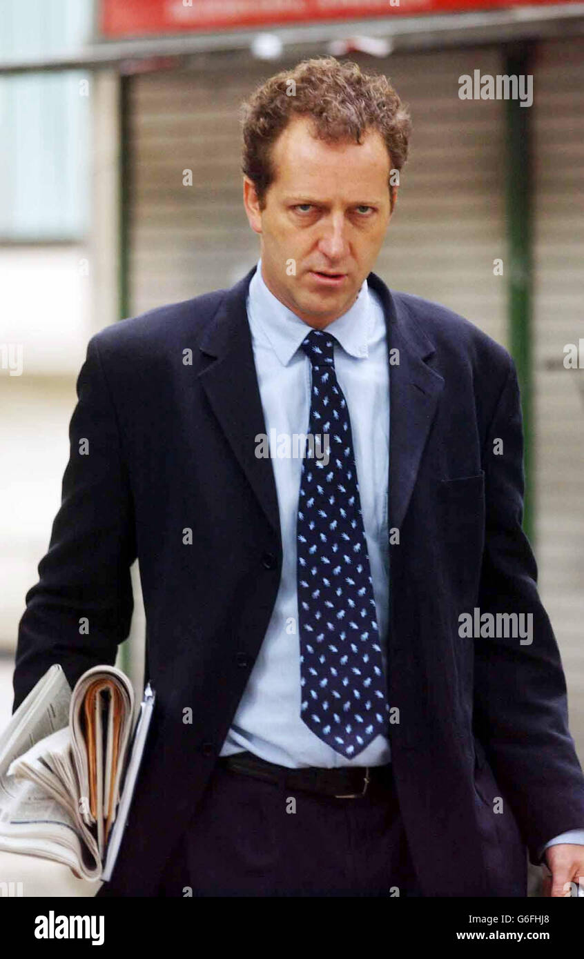 Il giornalista del Times Tom Baldwin presso l'High Court di Londra, il 21 agosto 2003, ha dato prova nell'indagine Hutton sulla morte dell'ispettore governativo di armi, il Dr David Kelly. Dr Kelly ha schiantato il polso in un luogo di bellezza dopo essere stato rivelato come la fonte per la BBC sostiene che l'intelligenza sull'Iraq era stata 'in su' nel periodo di tempo fino a war.SEE PA storia INCHIESTA Kelly.PA foto: Sean Dempsey. Foto Stock