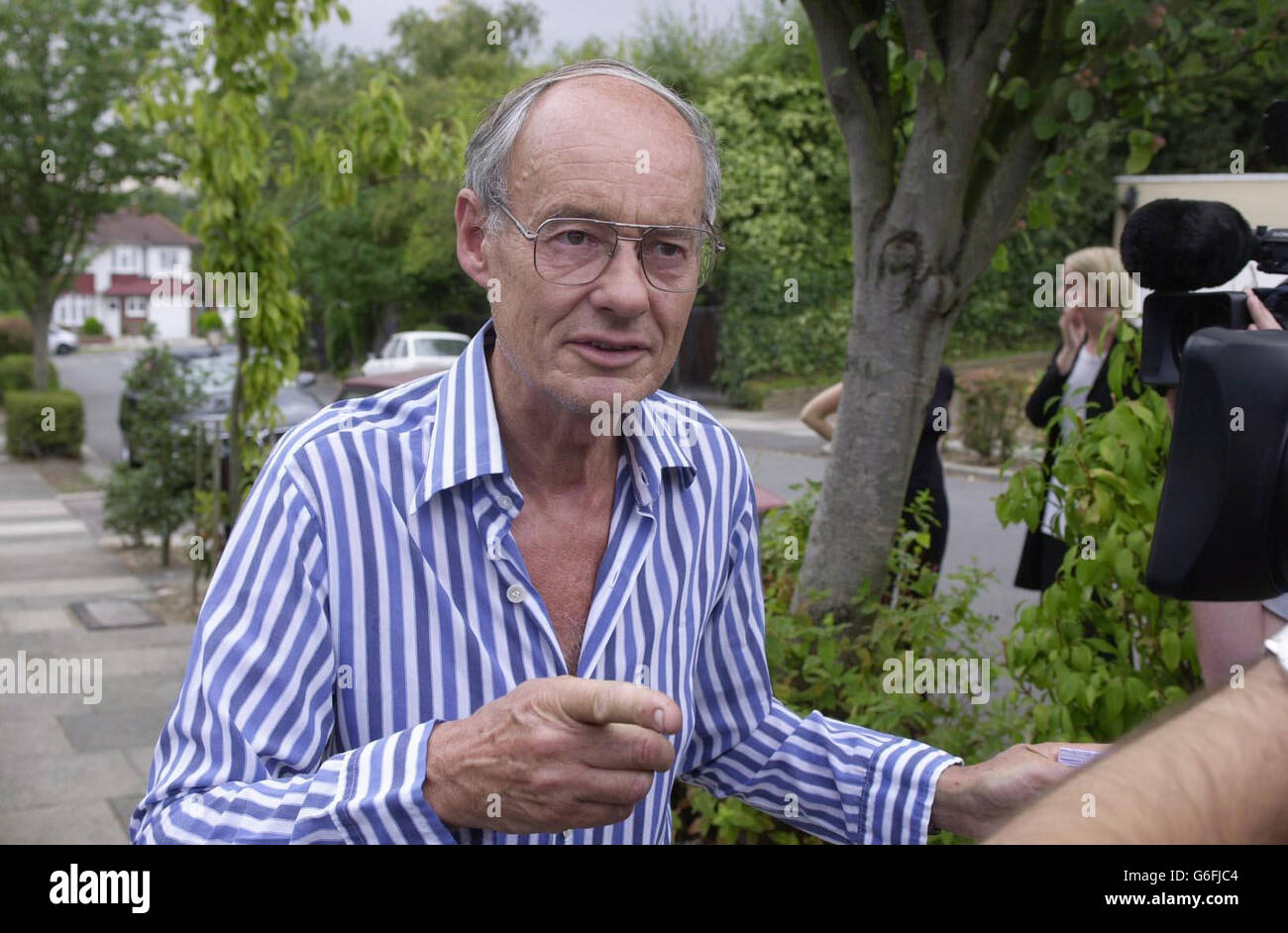 Pensionato manager bancario ed ex consigliere conservatore Ian Cameron Black fuori dalla sua casa nel nord di Londra, un giorno dopo che è stato girato a un punto-vuoto di distanza nello stomaco come ha cercato di fomentare una rapina di banca. * il signor Black, 64 anni, amico dell'ex primo ministro John Major, è stato rilasciato dopo aver trascorso la notte in ospedale. Foto Stock