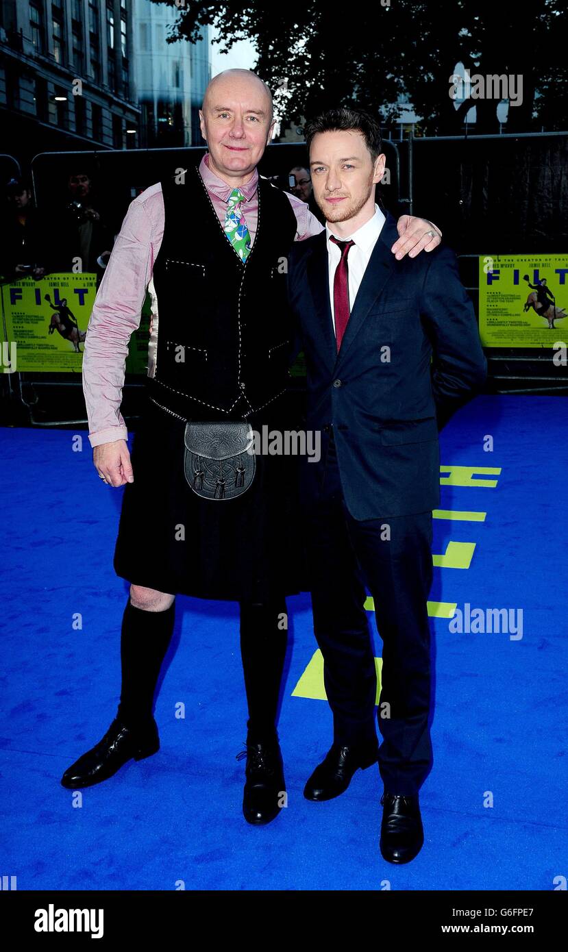 Irvine Welsh e James McAvoy arrivano alla prima di Filth all'Odeon West End  di Londra Foto stock - Alamy