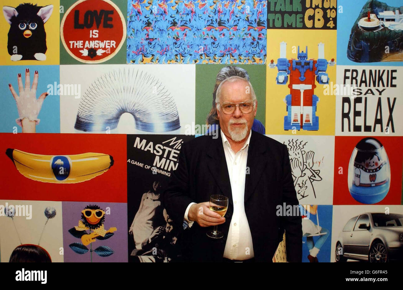 L'artista pop Sir Peter Blake partecipa alla sua nuova mostra alla London Institute Gallery di Mayfair. La mostra, intitolata Peter Blake RA - Commercial Art 1960 - 2003, si svolge fino al 11 settembre e presenta lavori dal 1960 ad oggi. PA foto: Andy Butterton Foto Stock