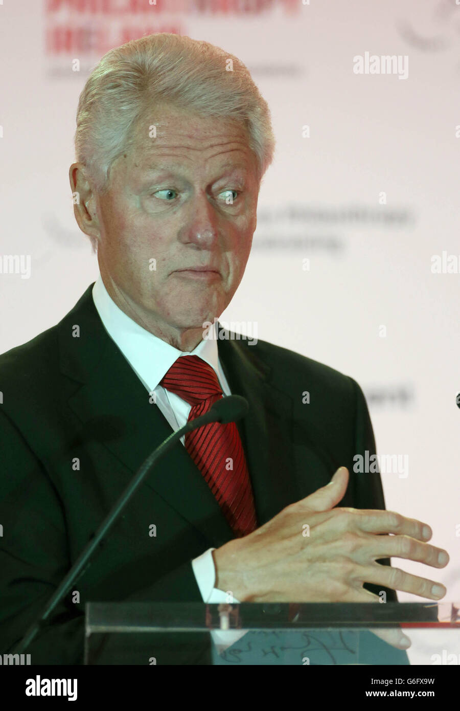 L'ex presidente degli Stati Uniti Bill Clinton fa oggi un discorso che rende pubblica la campagna della differenza dell'uno per cento al Conrad Hotel di Dublino. Foto Stock