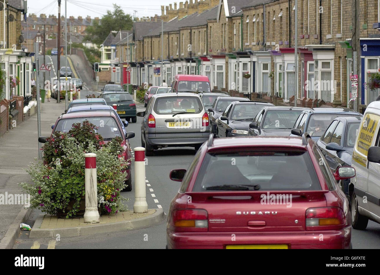 Wykeham Street a Scarborough, North Yorkshire, che ha vinto un concorso per trovare il peggior ratto del paese gestito dai gruppi verdi Transport 2000 e Sustrans, con la rivista Big Issue. * ci sono due scuole sulla strada ed è un luogo popolare per le famiglie di vivere, ma molti genitori non lasceranno ai loro bambini usare Wykeham Street o strade vicine per giocare o camminare da soli a causa del pericolo di traffico di rat-running. Foto Stock