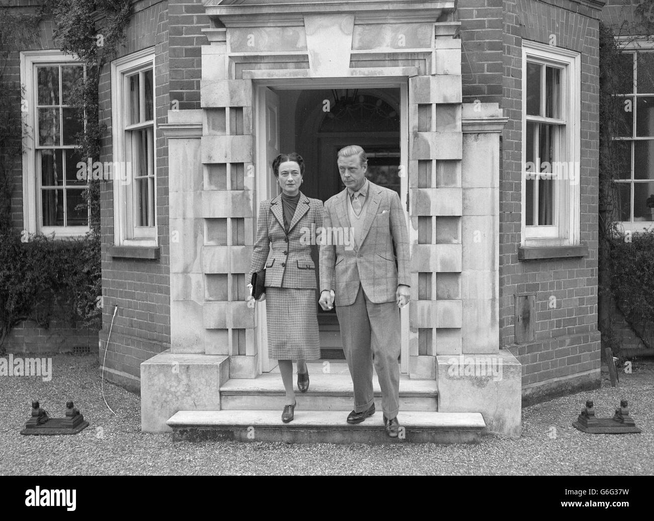 Il Duca e la Duchessa di Windsor, arrivati in campagna da Parigi la notte scorsa, stanno alloggiando all'Ednam Lodge, Sunningdale, Berks, come ospiti di Lord Dudley. Il Duca e la Duchessa sono in Inghilterra insieme per la prima volta dal 1939. Foto Stock